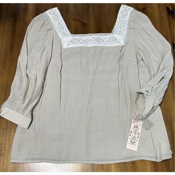 Nanette Lepore  Light Stone women’s blouse Size Medium lace trim lightweight - Picture 4 of 8